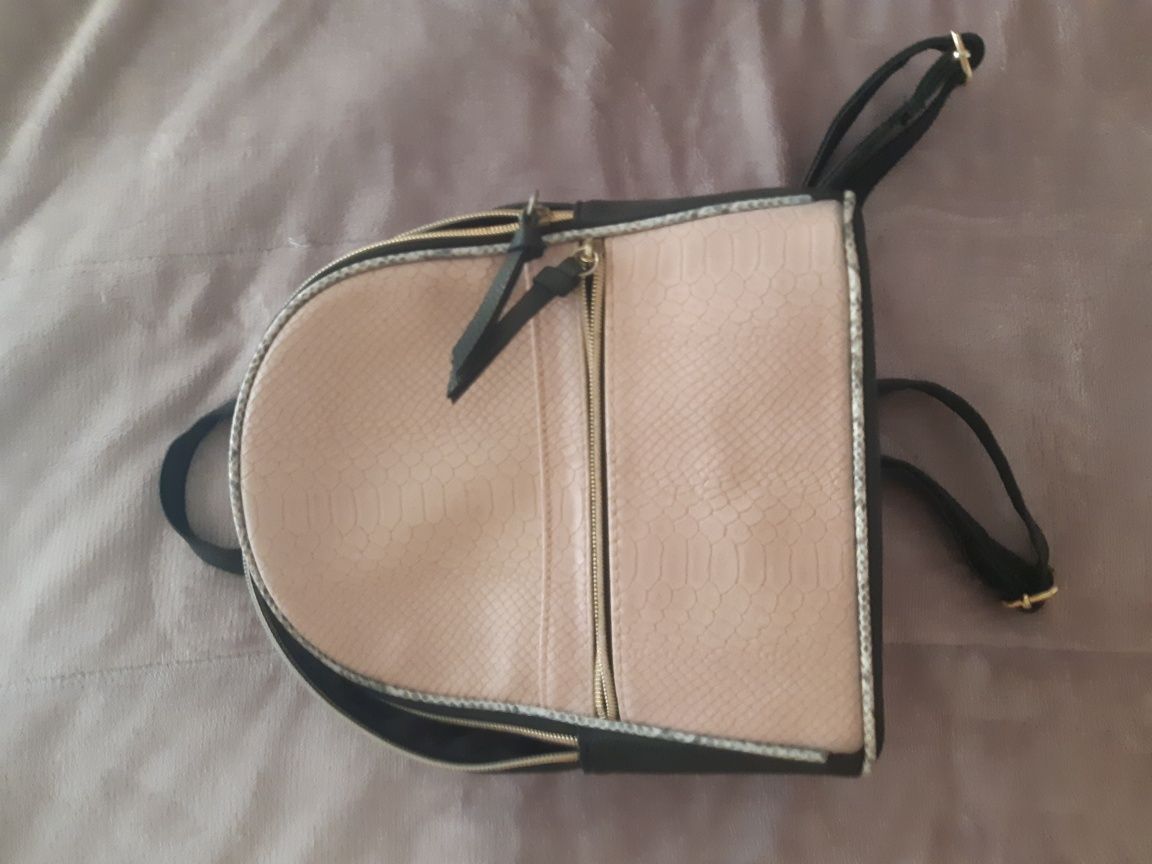 Mochila cor de rosa claro e preto