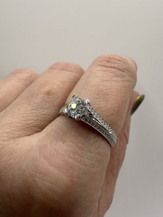 Каблучка з білого золота 585 проби від 4г.  Шикарна на заручини