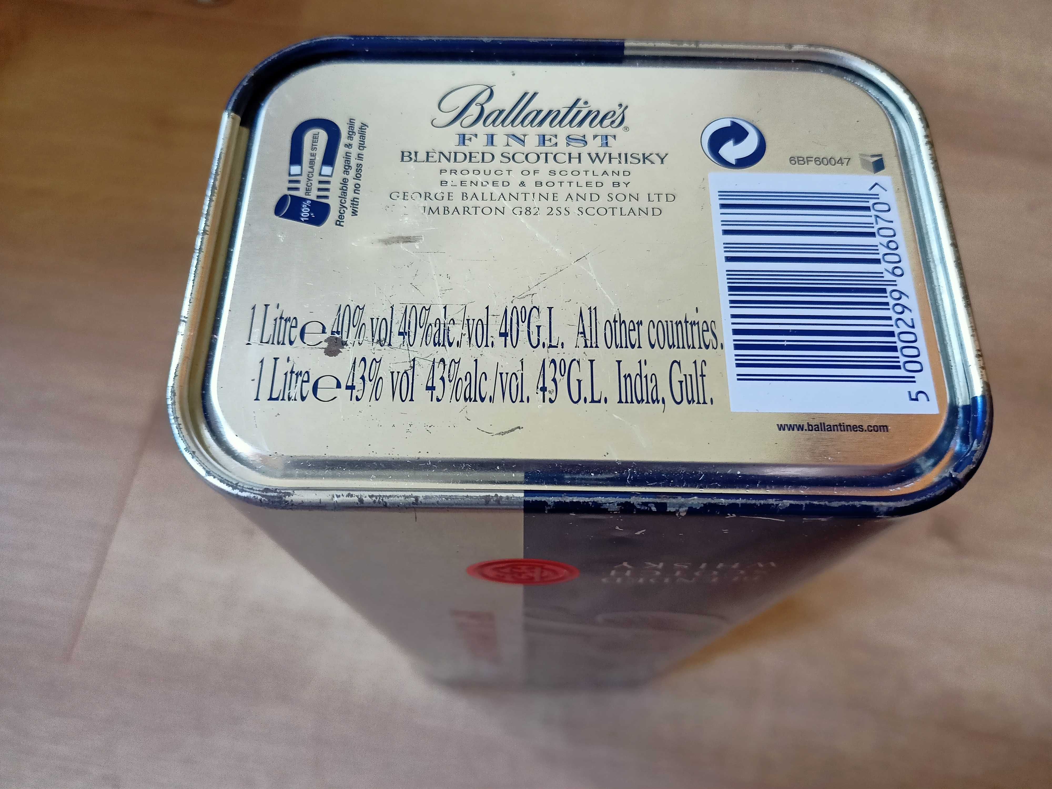 Kolekcjonerska metalowa puszka Ballantine's Finest