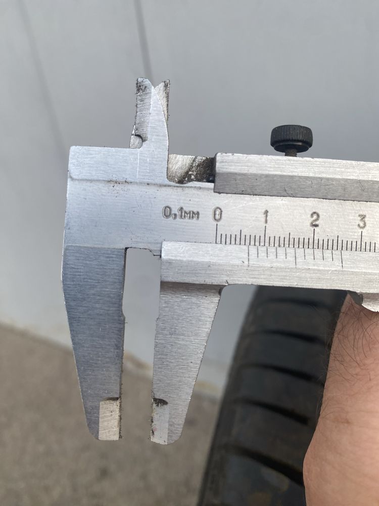 225 45 R17 продам  пару летних шин semperit