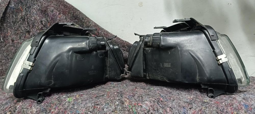 Lampy z kierunkowskazami  Audi a4