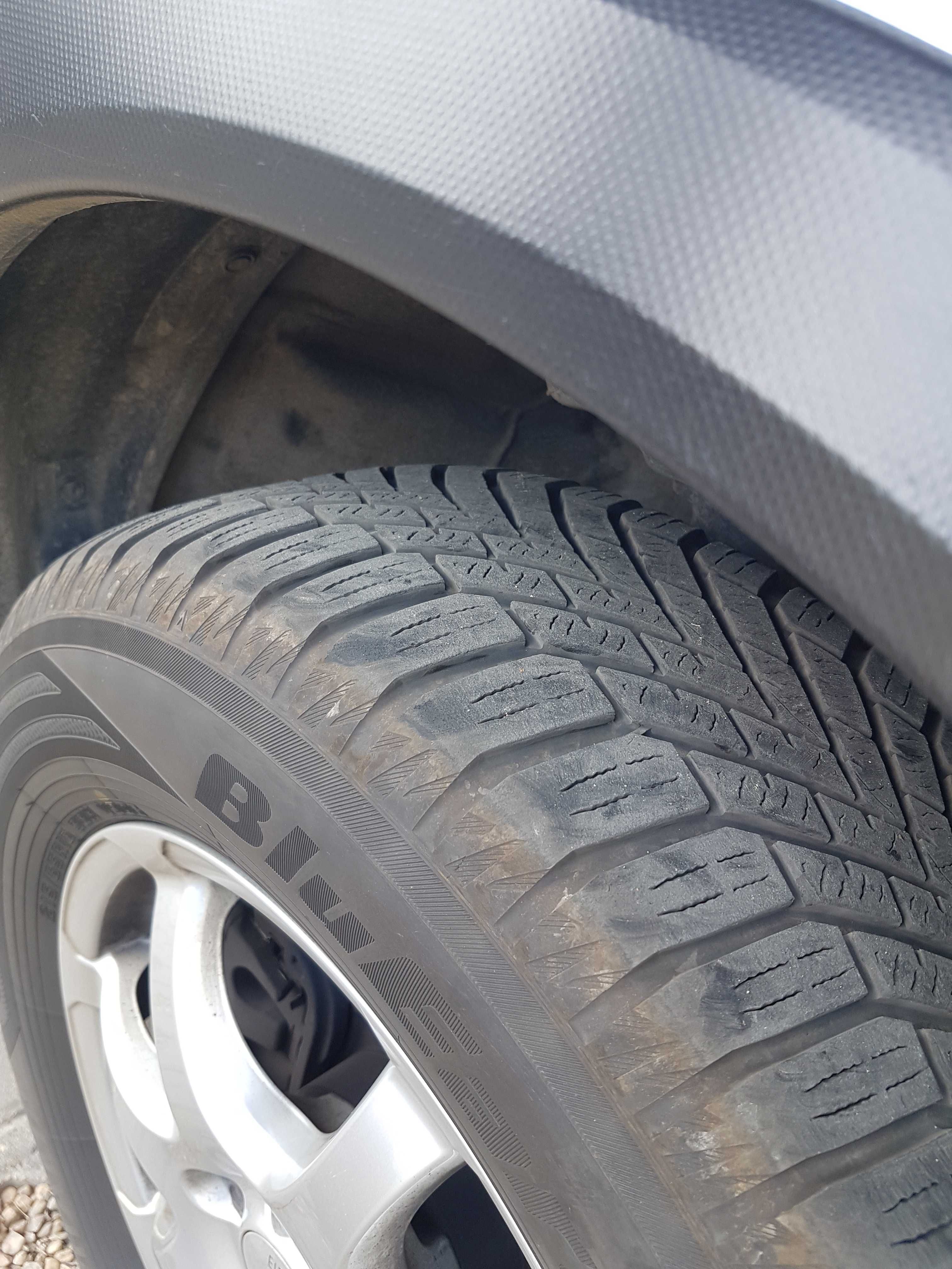 Opony zimowe 215/65R16 Yokohama bluearth