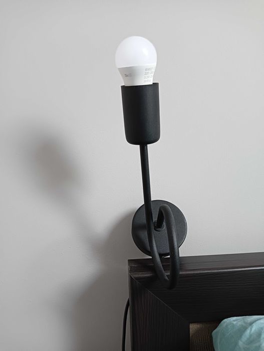 Lampka ścienna czarna