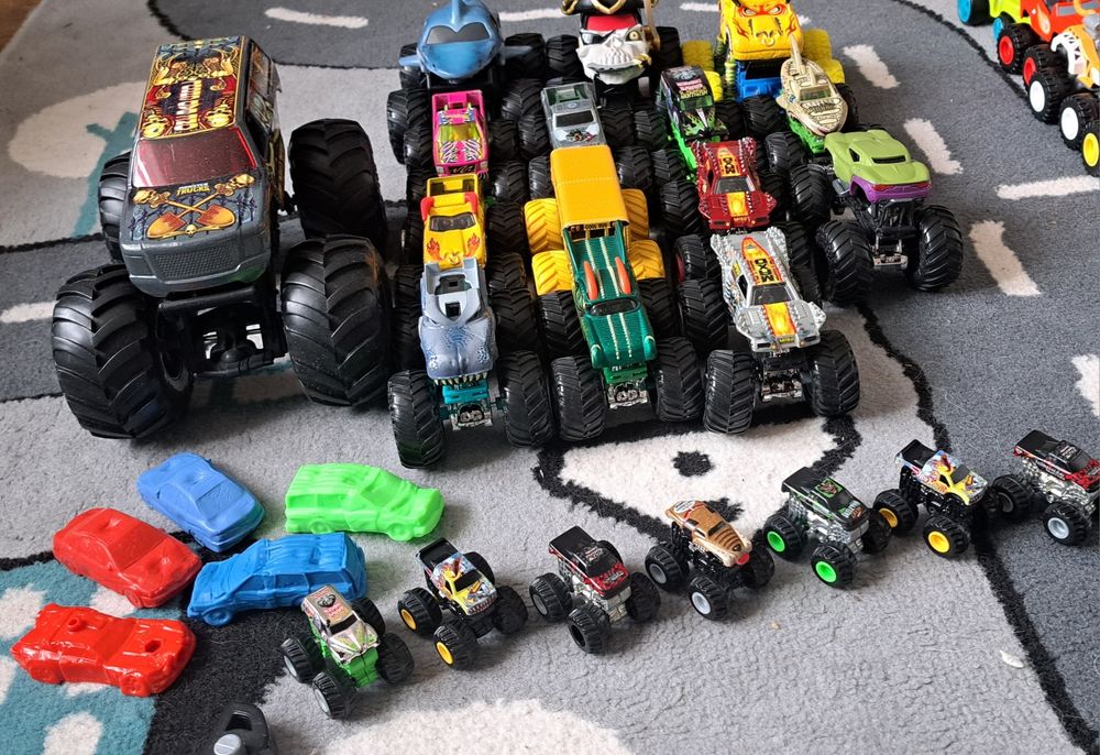 Kolekcja hotwheels monster truck