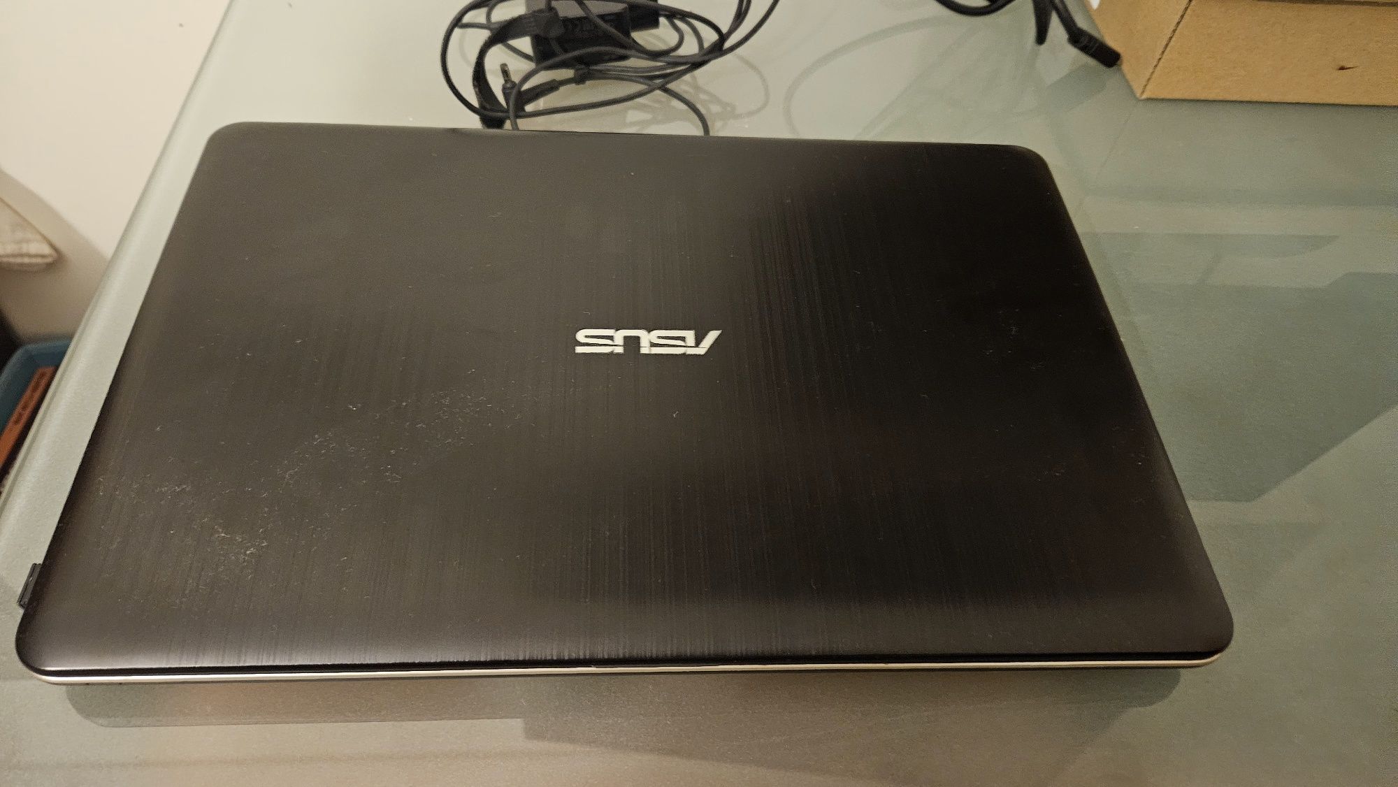 PC Assus + PC HP com oferta Tablet Surface