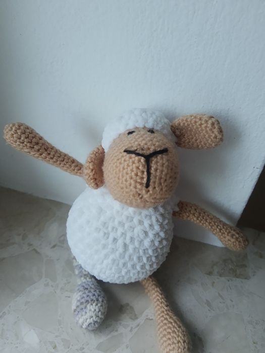 Ręcznie robione owieczka na szydełku