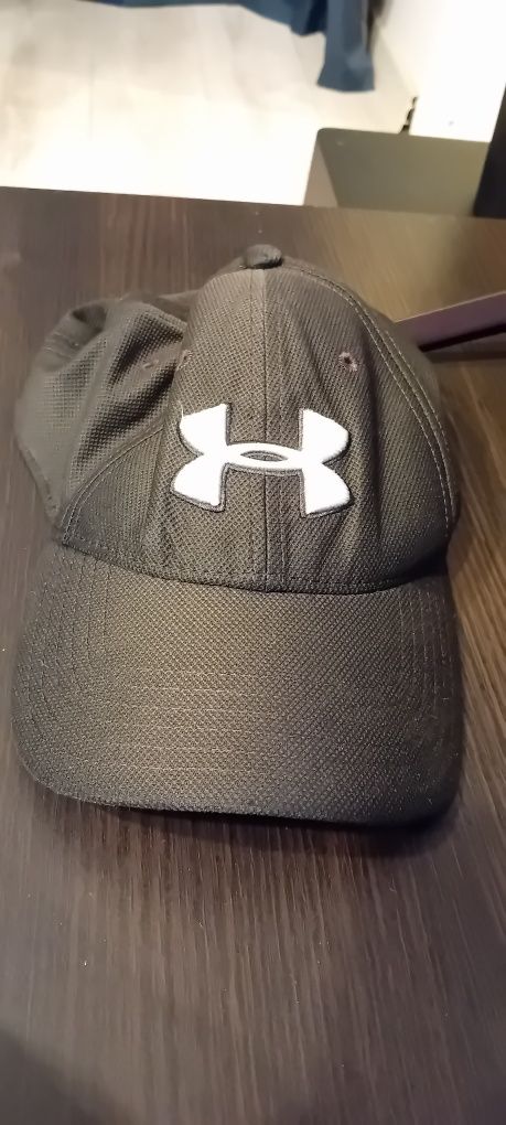 Under armour czapka z daszkiem