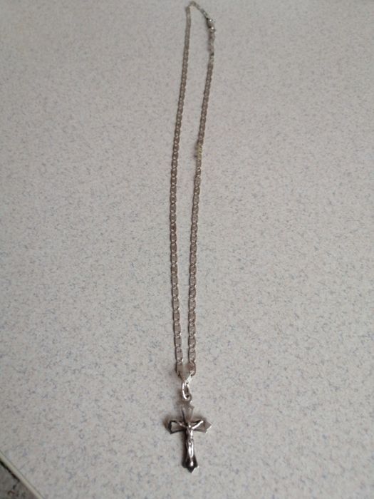 Срібна цепочка з хрестиком