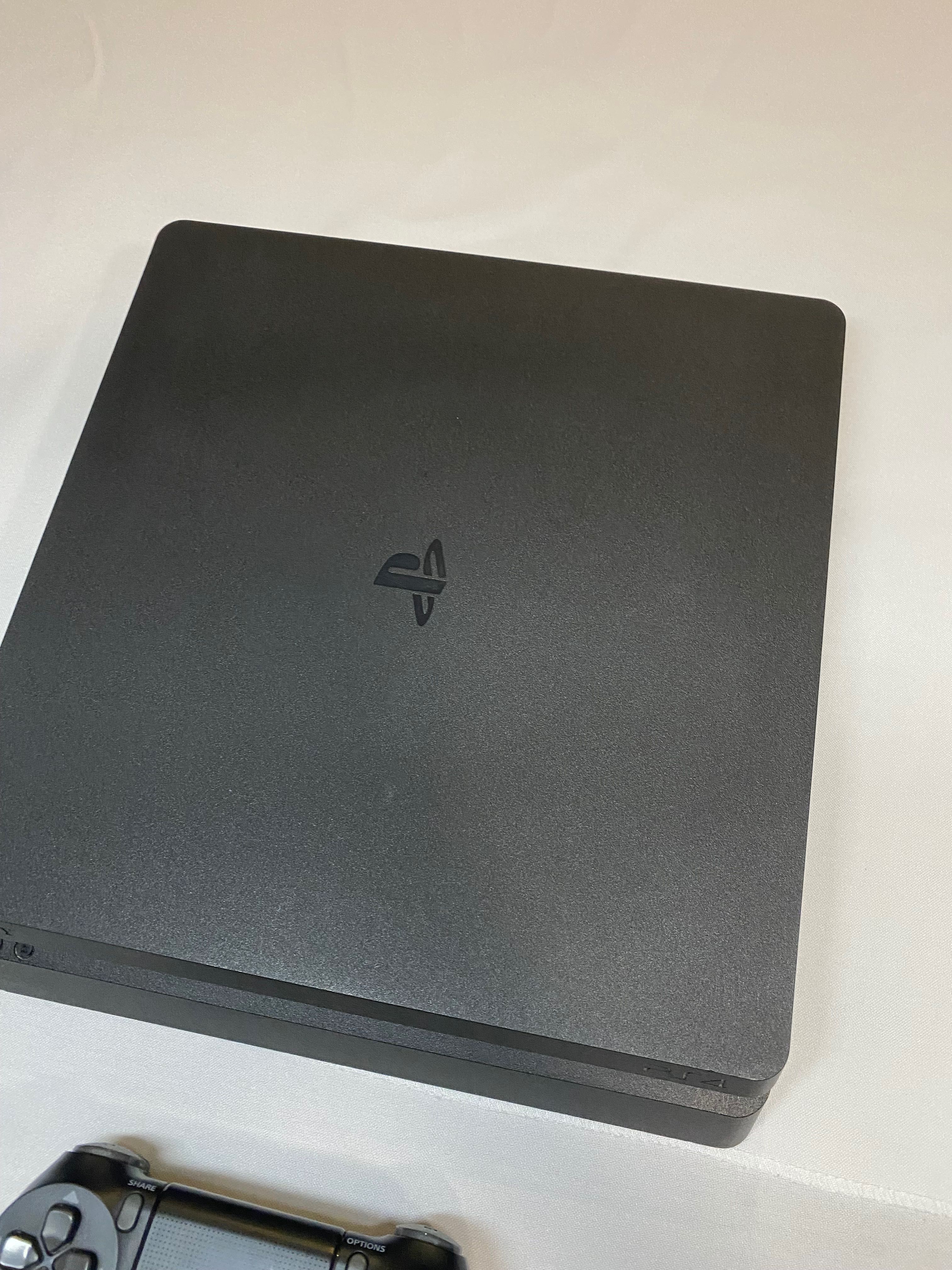 PlayStation 4 slim 1 TB ideal