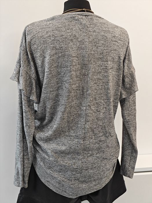 Szary cienki sweterek z falbanką - Atmosphere rozm. L/XL