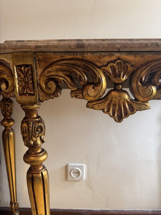 Mesa com tampo de pedra