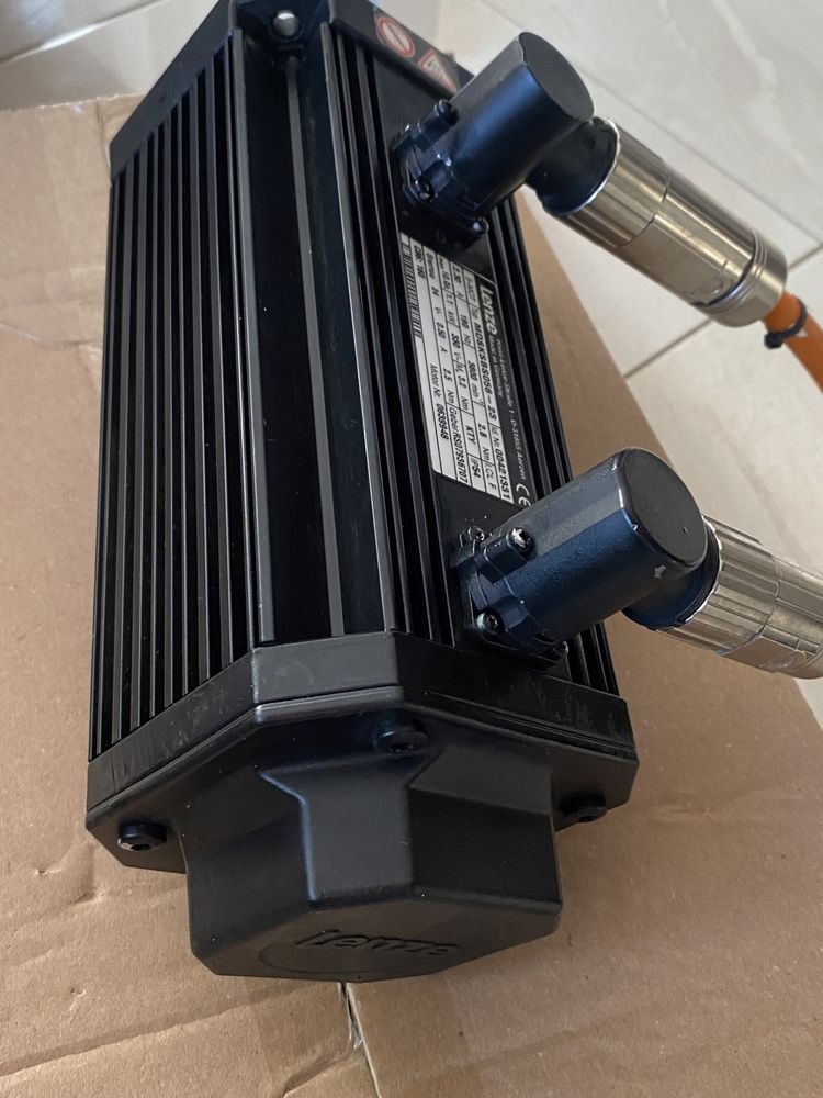 Serwomotor Lenze synchroniczny z rewolwerem 1,1kw