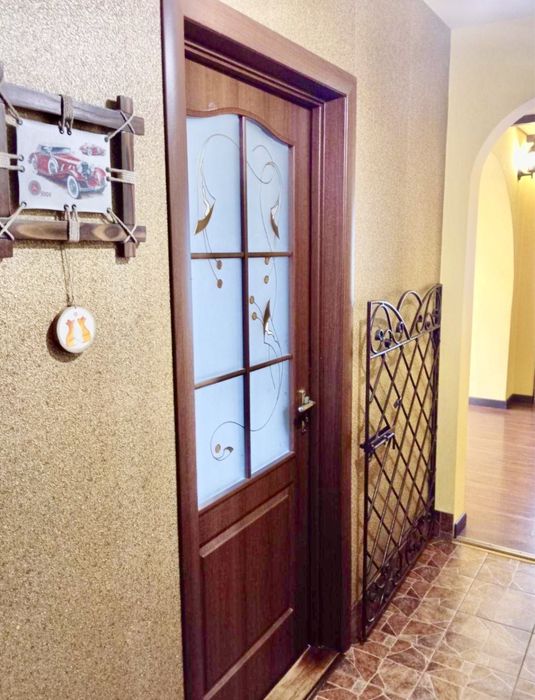 Продам квартиру 4 кімнати . Р-н Вишенька .