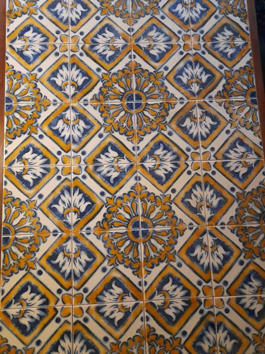 Mesa com azulejo