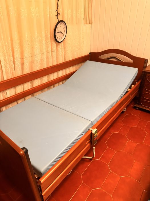 Cama Articulada Eletrica com colchao incluidi, prefeita para cuidados