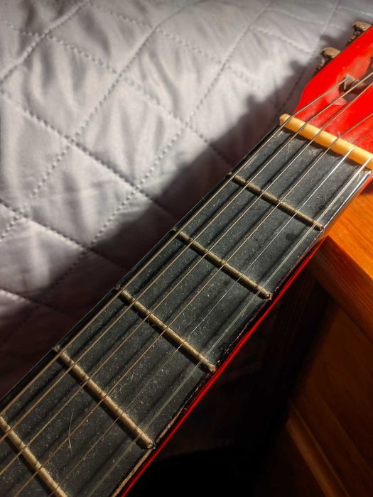 Guitarra Benfica + cordas novas