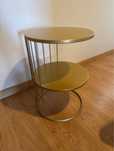 Mesa de Apoio Dourada