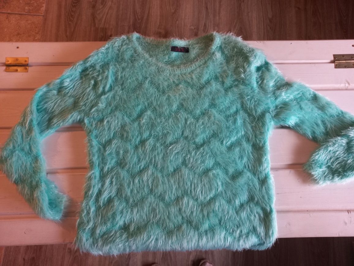 Seledynowy milutki sweter