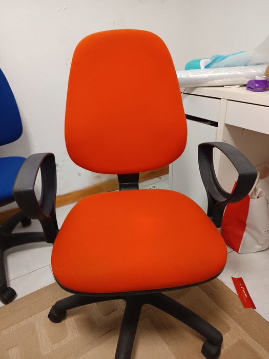Cadeira para secretária laranja