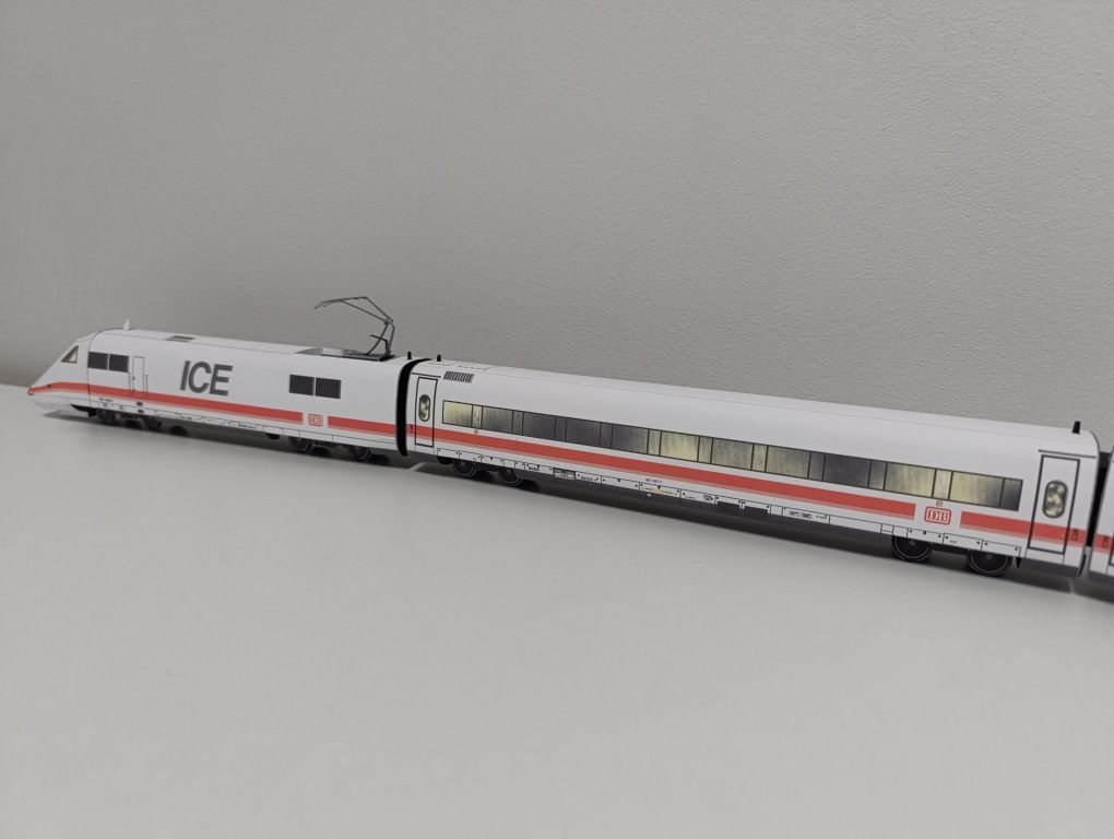 Model kartonowy zabawka pociąg expresowy ICE koleje niemieckie.  PKP I