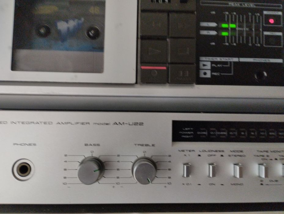 AKAI  АМ -U22 усилитель