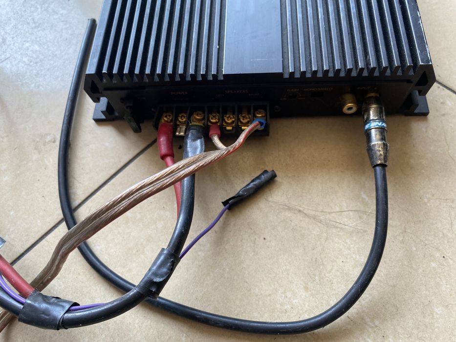Wzmacniacz Wzmacniacze 2 szt Clarion A1200 EeE-1008-Aa i 1601A#R samo
