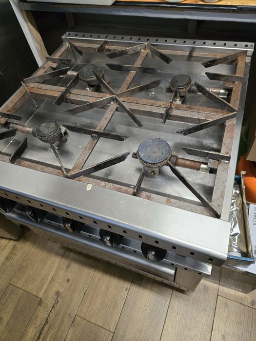Fogão com forno tudo em inox em excelente condições