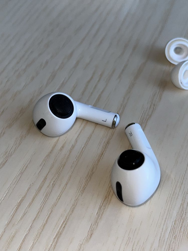 Навушники AirPods Pro