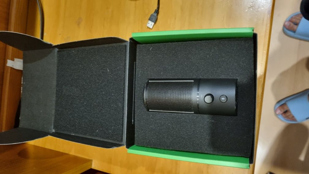 Razer Seiren X Microfone Gaming