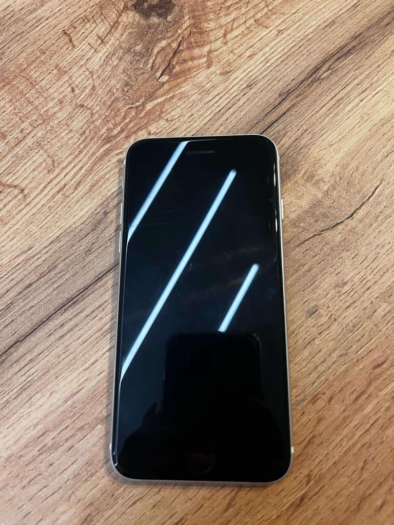 Sprzedam iPhone SE 2022