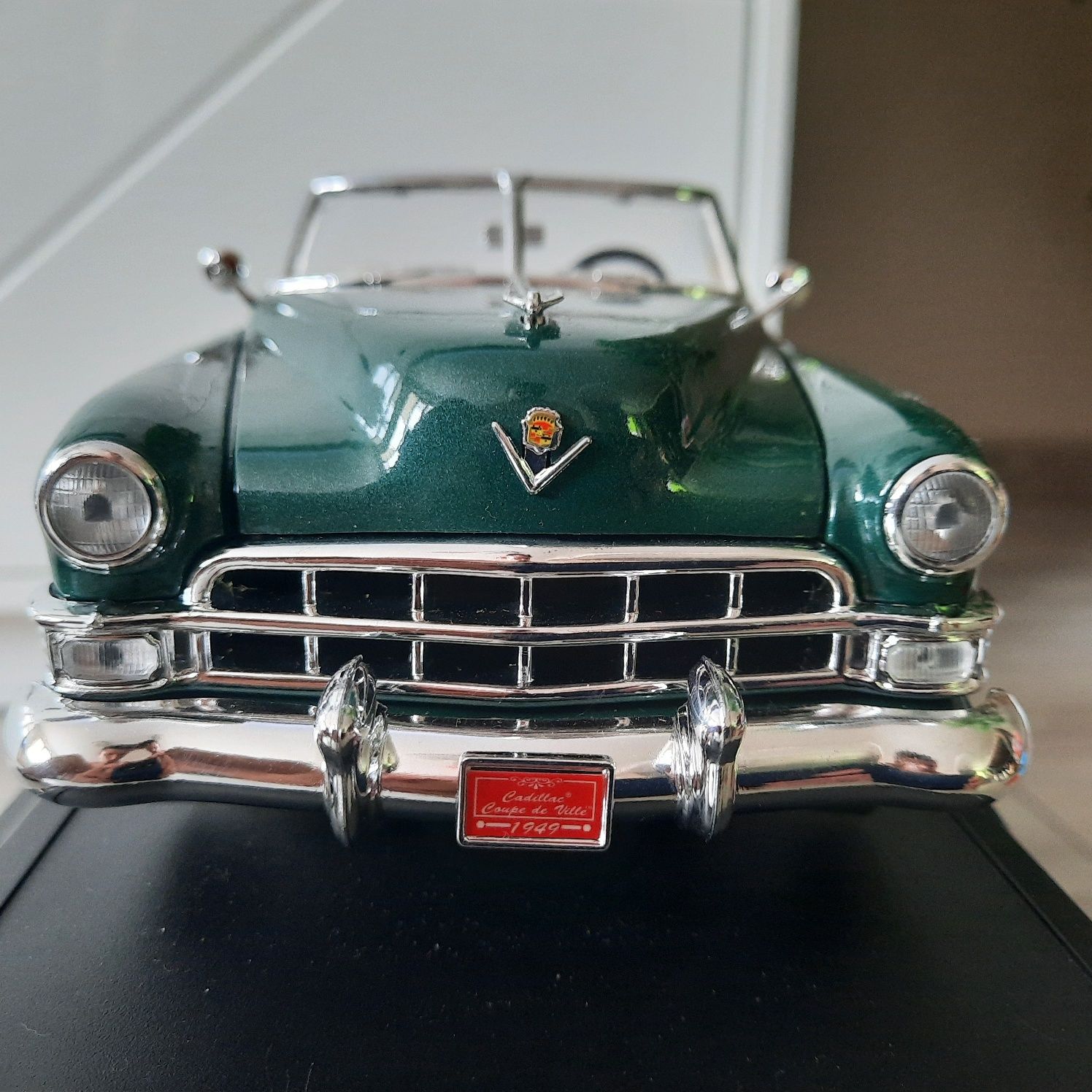 Samochód Kolekcjonerski Cadillac Coupe DeVille Road Signature 1:18