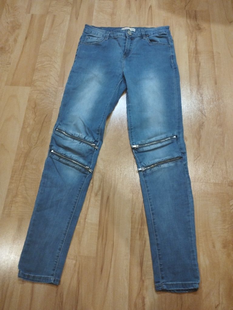 Niebieskie skinny jeansy wąskie dżinsy z przejaśnieniami,zamkami CROPP