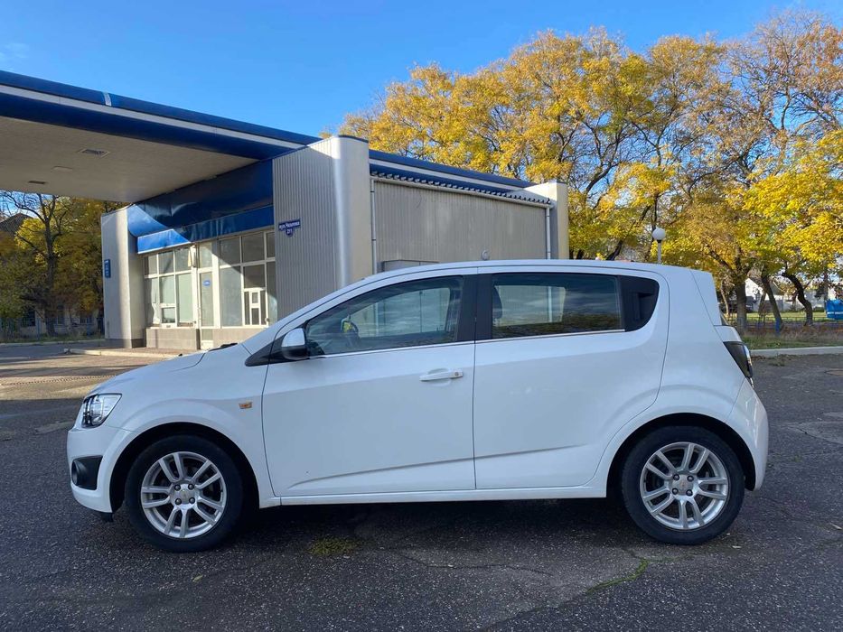Chevrolet Aveo 2012 року 1.2/бензин