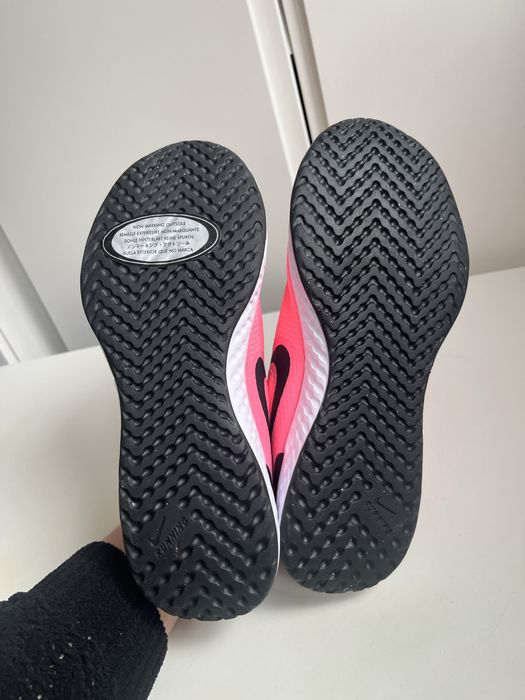 Buty sportowe Nike damskie treningowe fitness do biegania