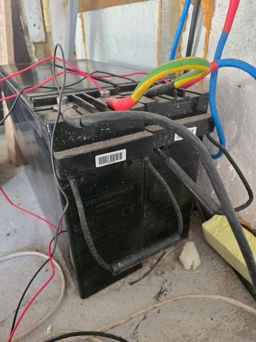 Инвертор с акумуляторами