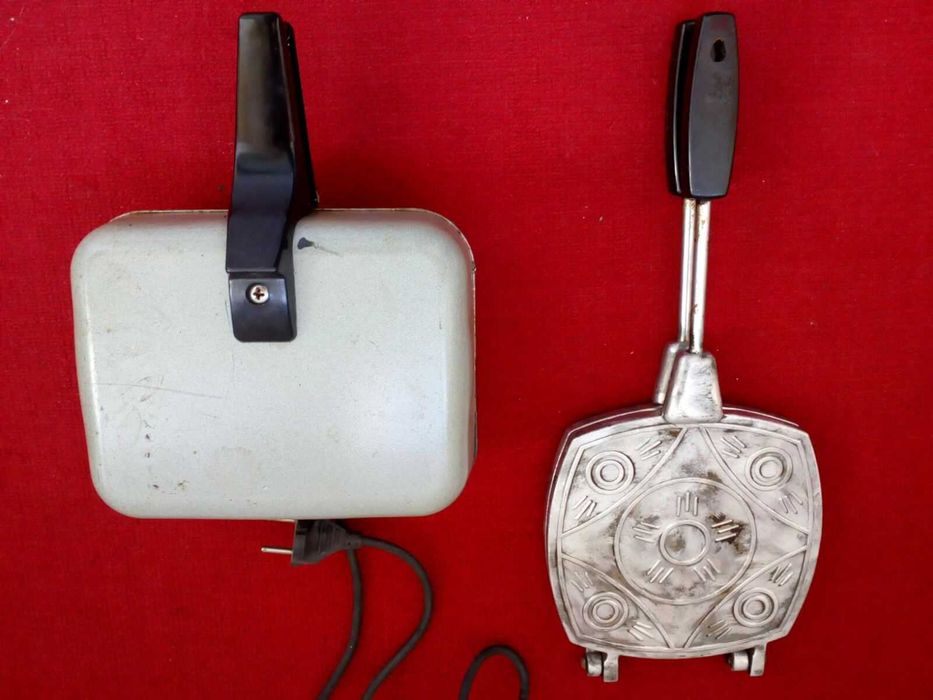 Электро-вафельница Лакомка