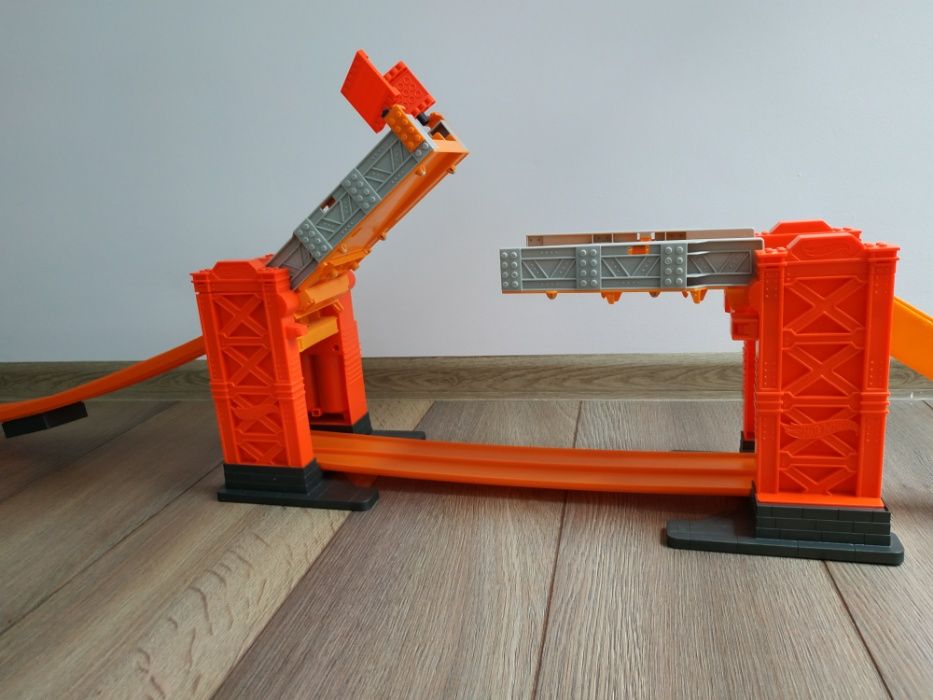 Most kaskaderski Hot Wheels Track Builder DWW97