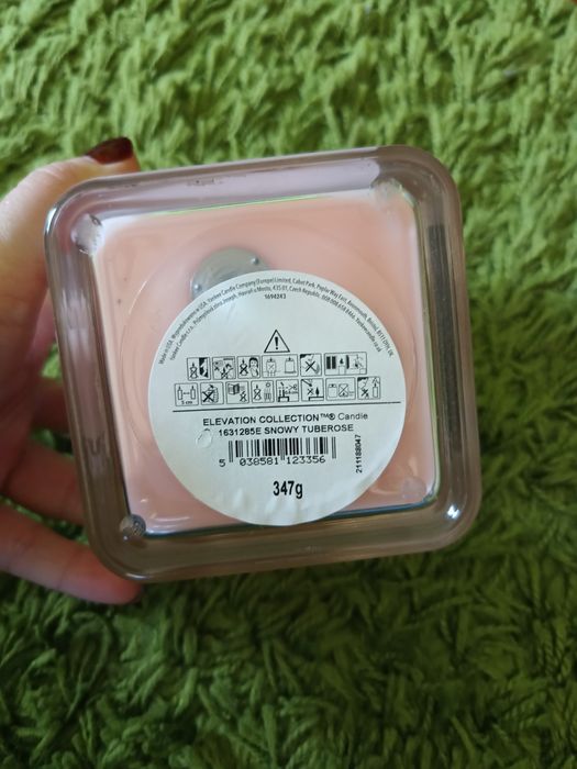 Yankee candle świeca sojowa Snowy Tuberose 347g średnia