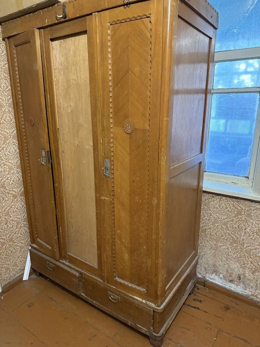 Продам шкаф дубовый.