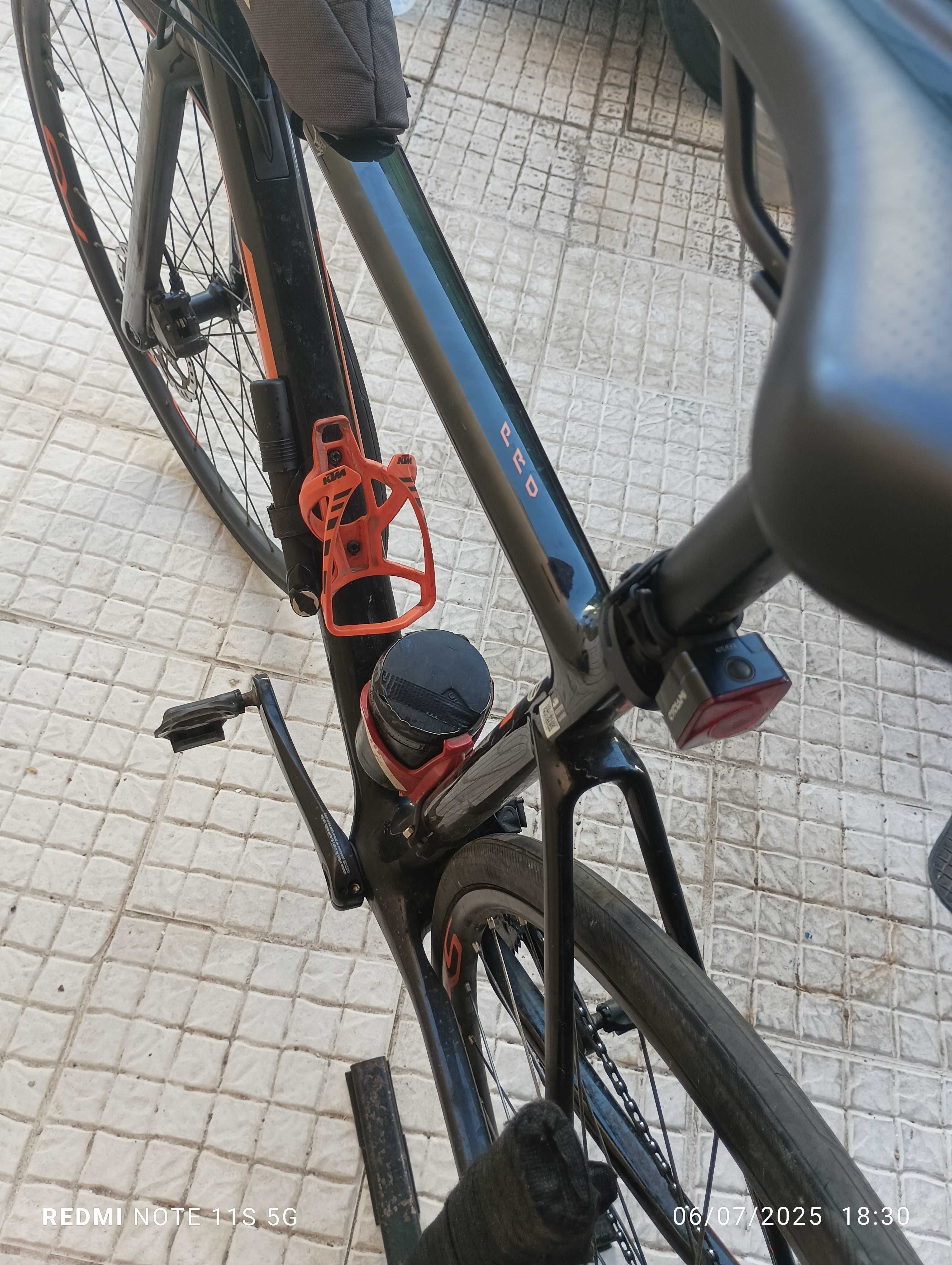 Bicicleta de estrada em carbono
