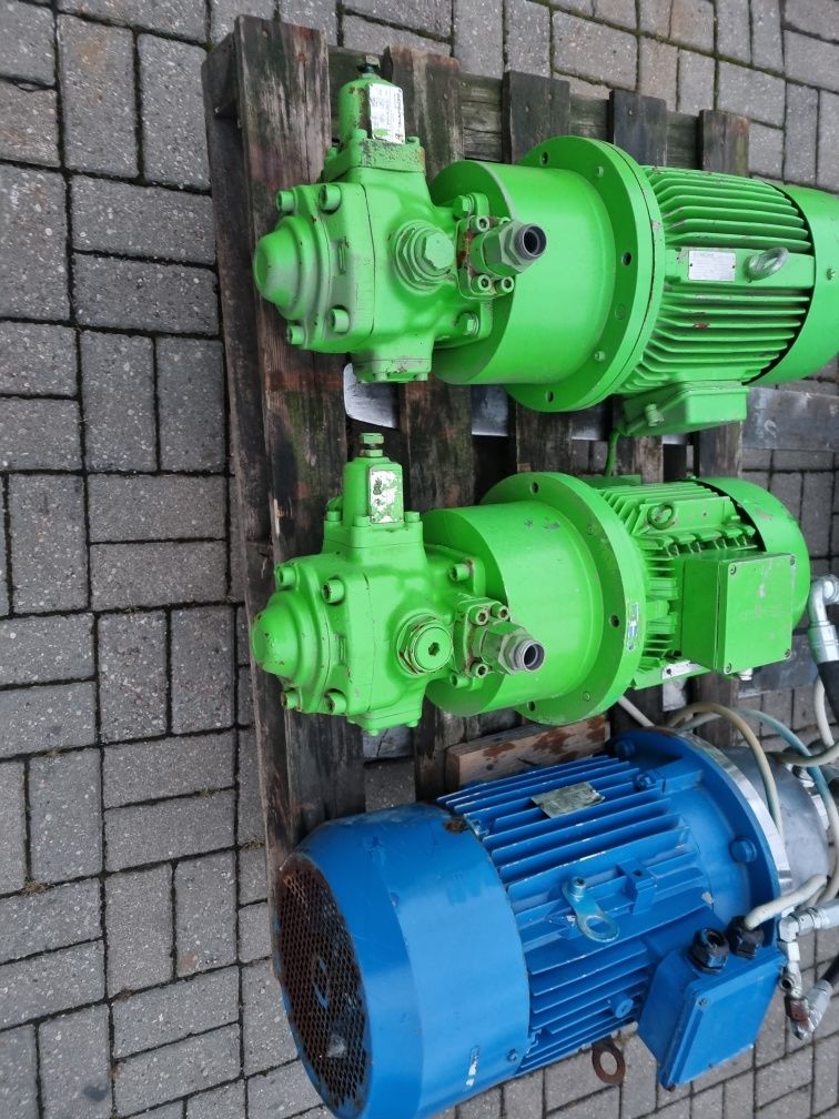 Pompy hydrauliczne 11kW i 7,5kW.