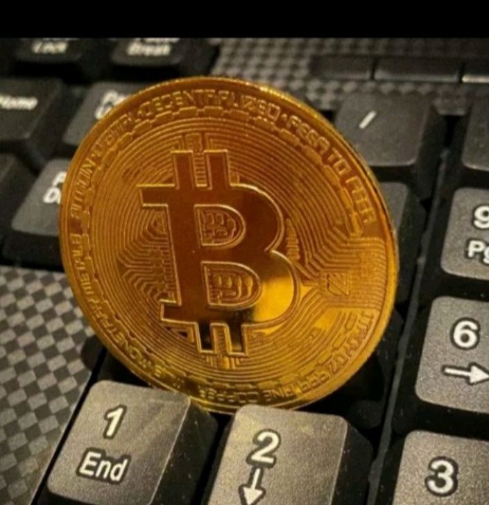 Биткоин.  Купюра биткоин .   монета Биткоин Bitcoin подарок