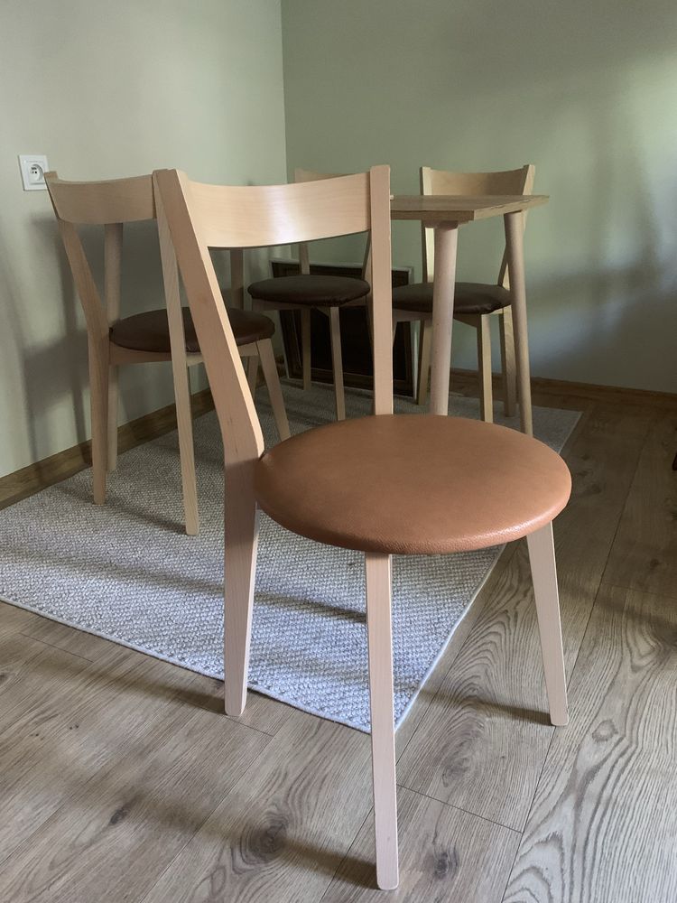Komplet 4 krzeseł krzesła drewiane brązowe jadalnia salon okrągłe