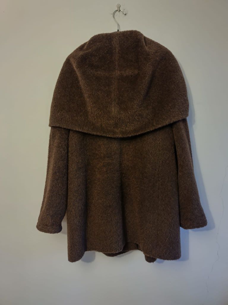 Wełniany płaszcz saska r. 46 z ozdobnym kołnierzem - brązowy