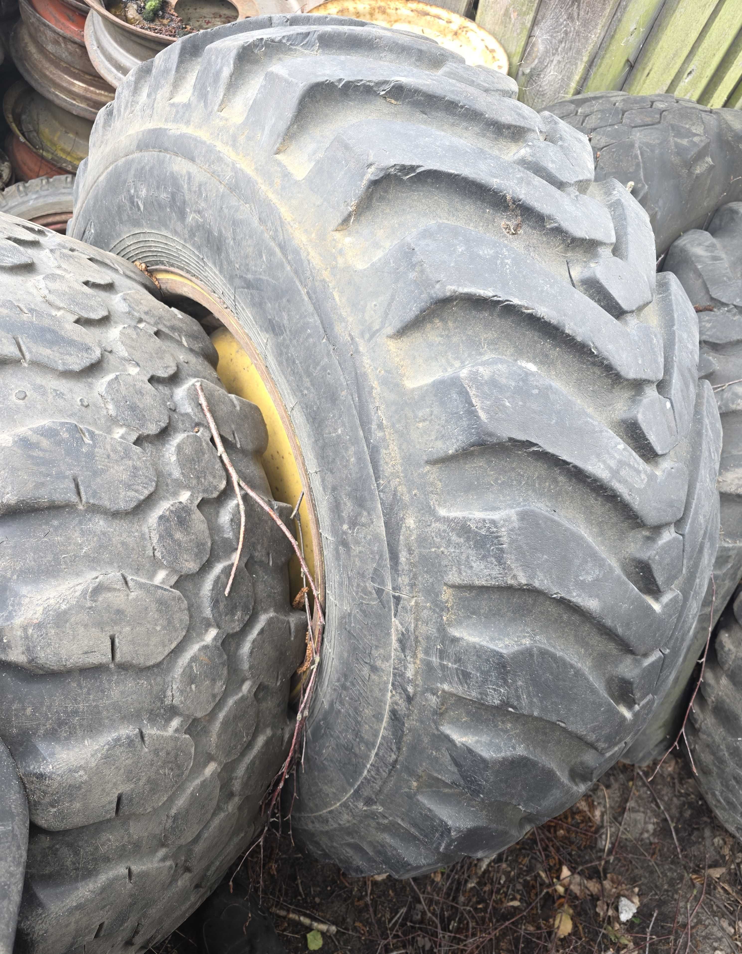 Koło kompl opona 14 R20  tył kombajn Claas Dominator Mega New Holland