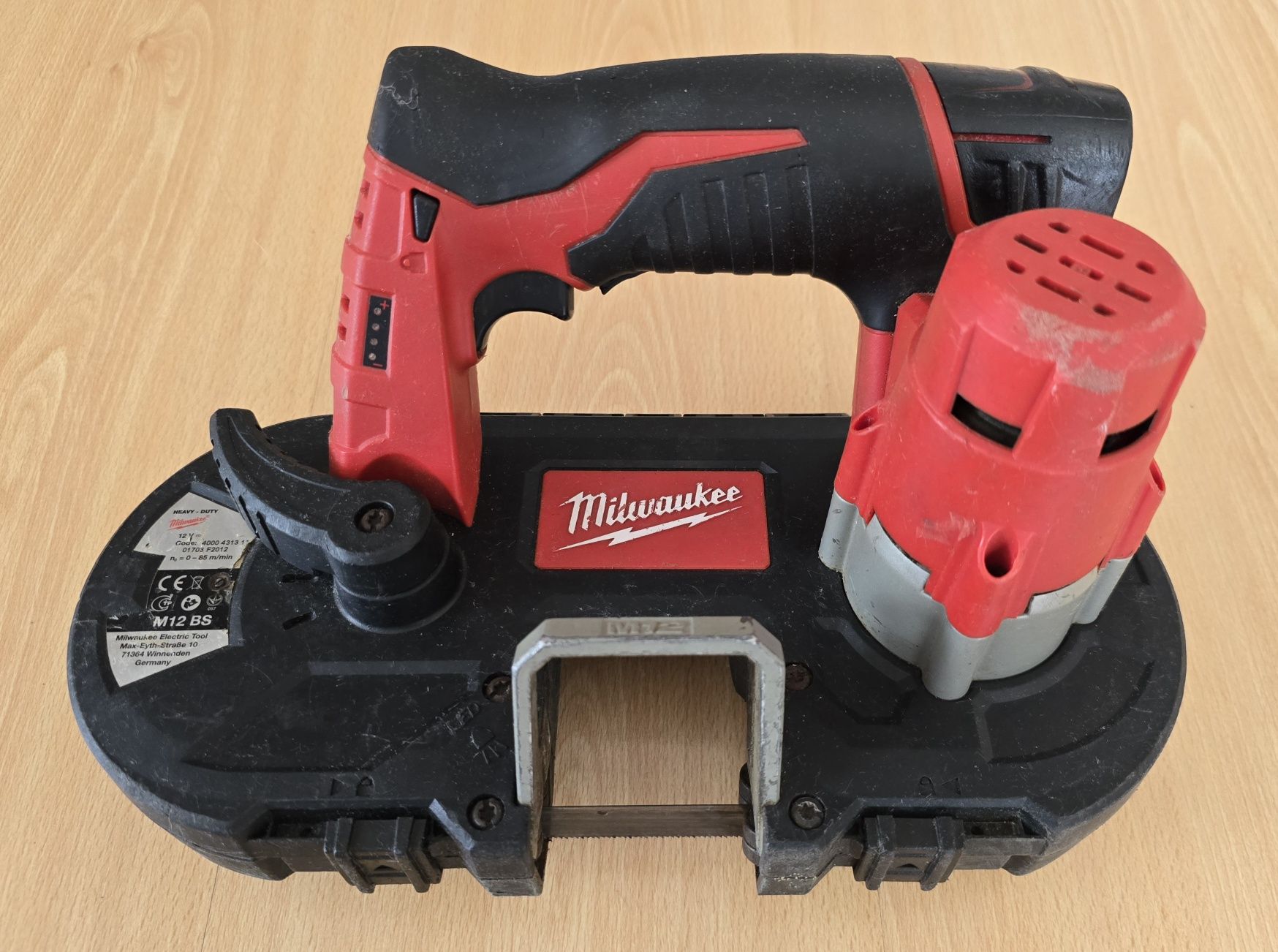 MILWAUKEE M12 BS Piła Taśmowa Akumulatorowa 12V + Akumulator 2.0Ah
