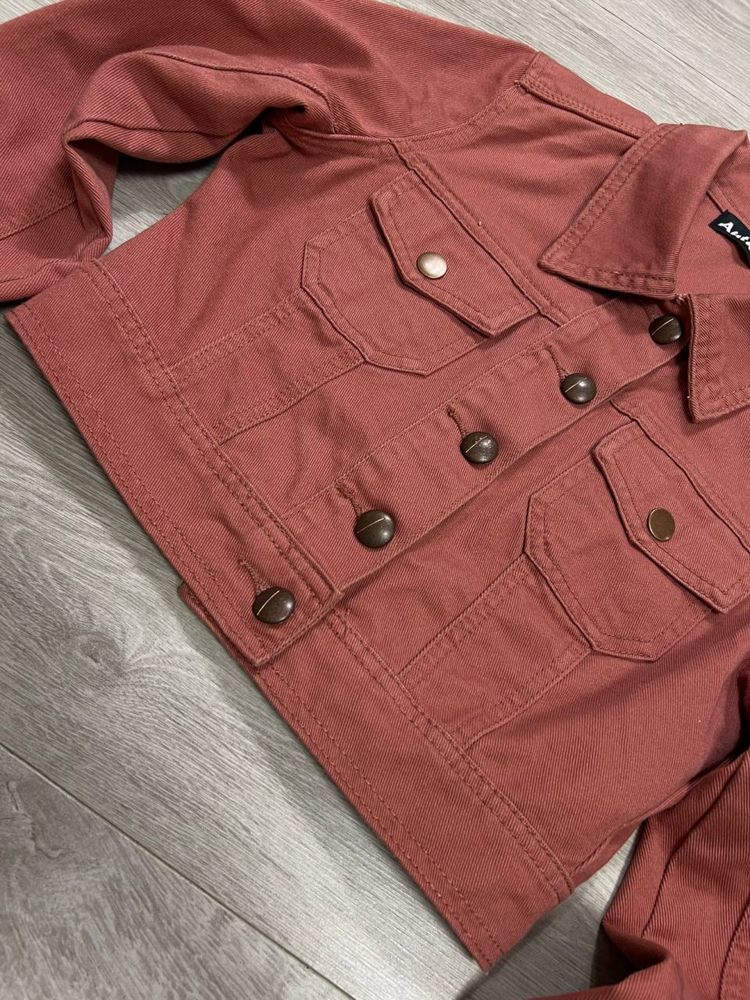 Женская джинсовка укороченая джинсовая куртка Levis
