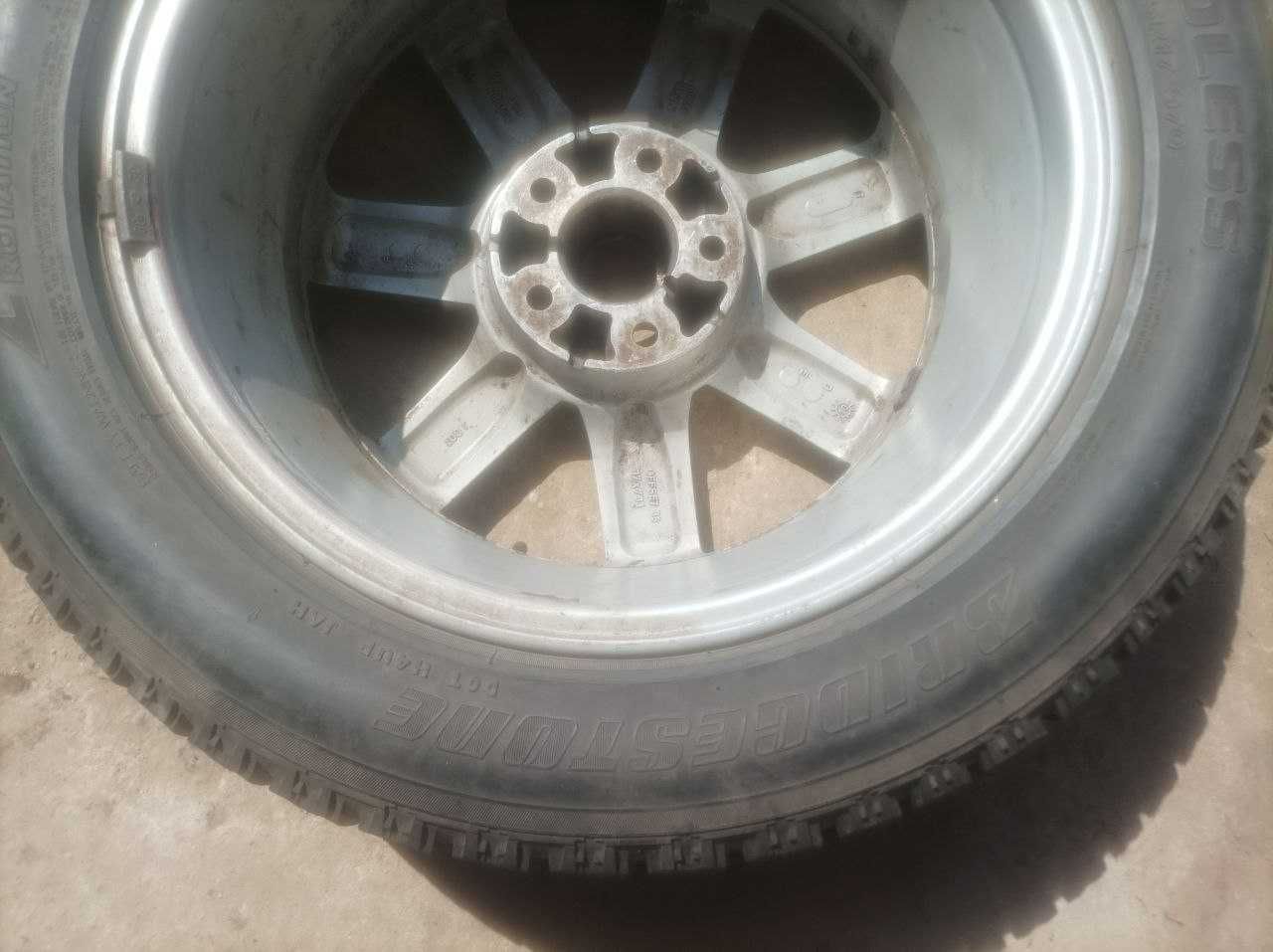 Титановий диск без пошкоджень з зимовою гумою Bridgestone225/55R17 97Q
