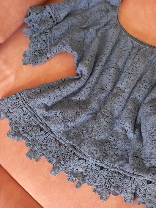 Bluzka z odkrytymi ramionami niebieska hiszpanka  M 38 szydełkowana