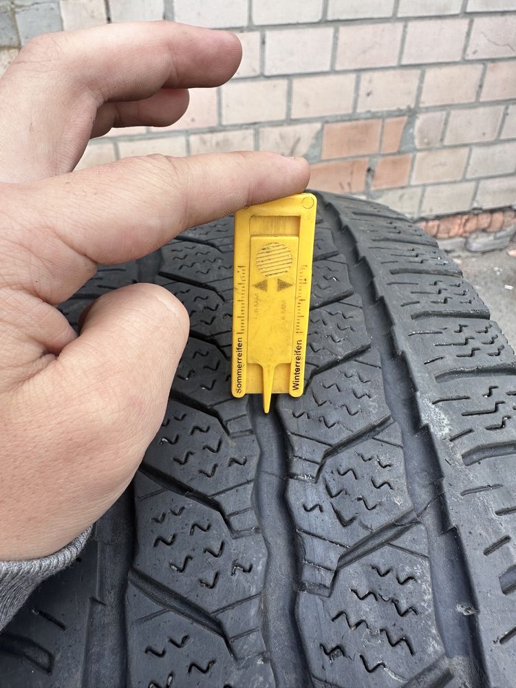 Комплект шин Continental 215/60 R17 C, чудовий стан,2017 рік, з Європи